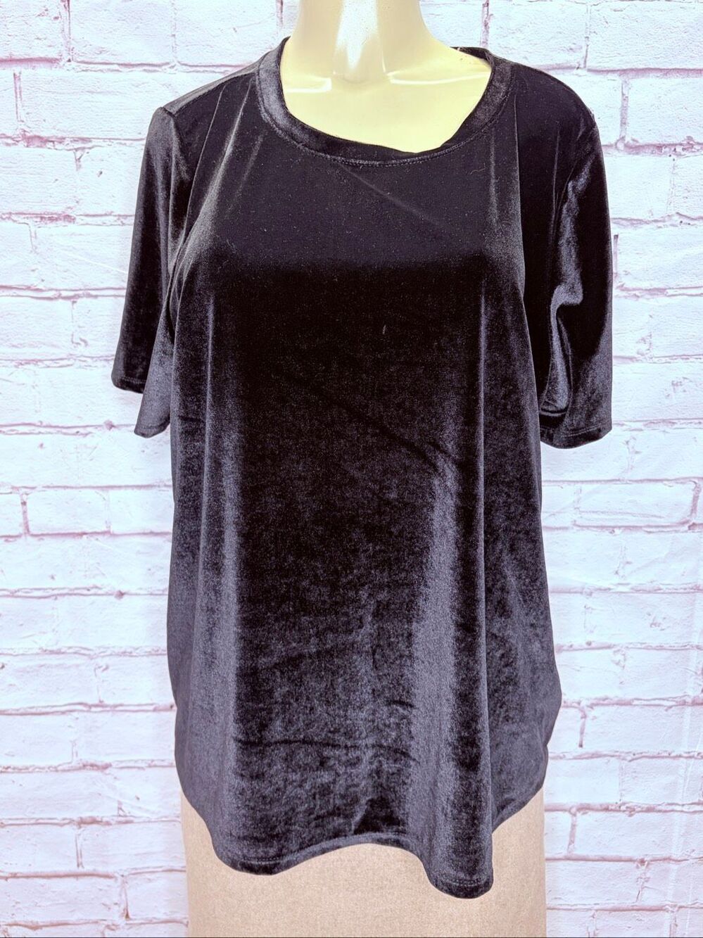 Torrid Womens Solid Black Soft Velvet Crew Neck Pullover Short Sleeve Top Size 2